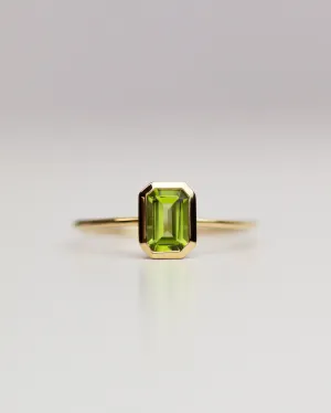 14k gold peridot august birthstone ring