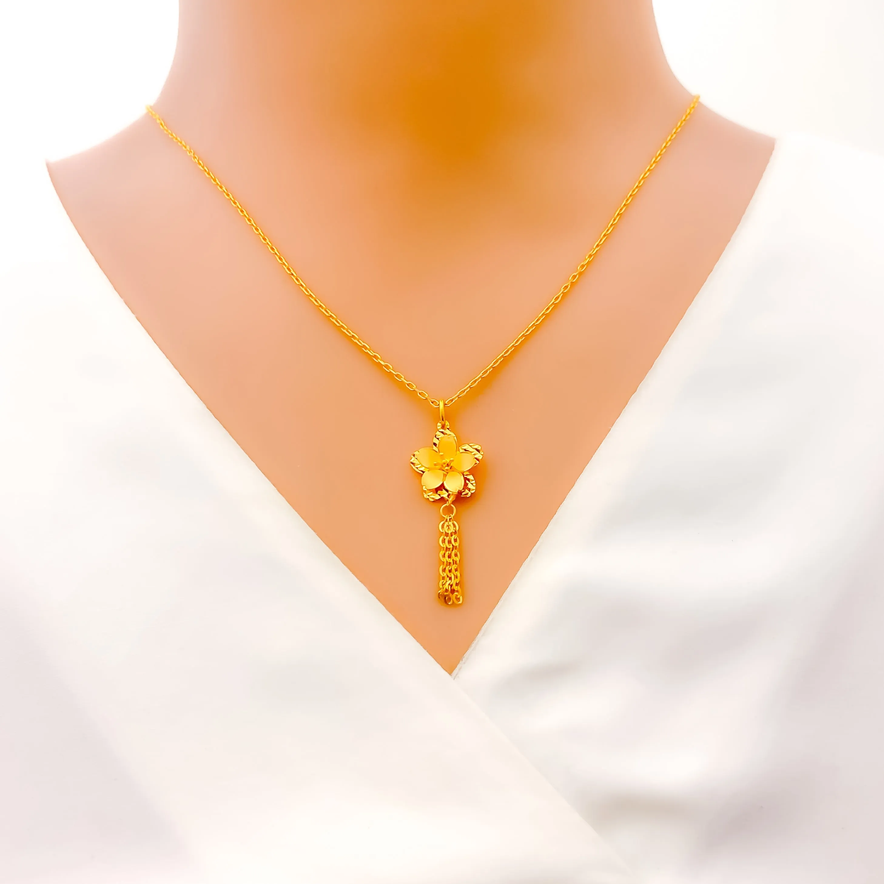 Beautiful 22K Gold Floral Pendant Set