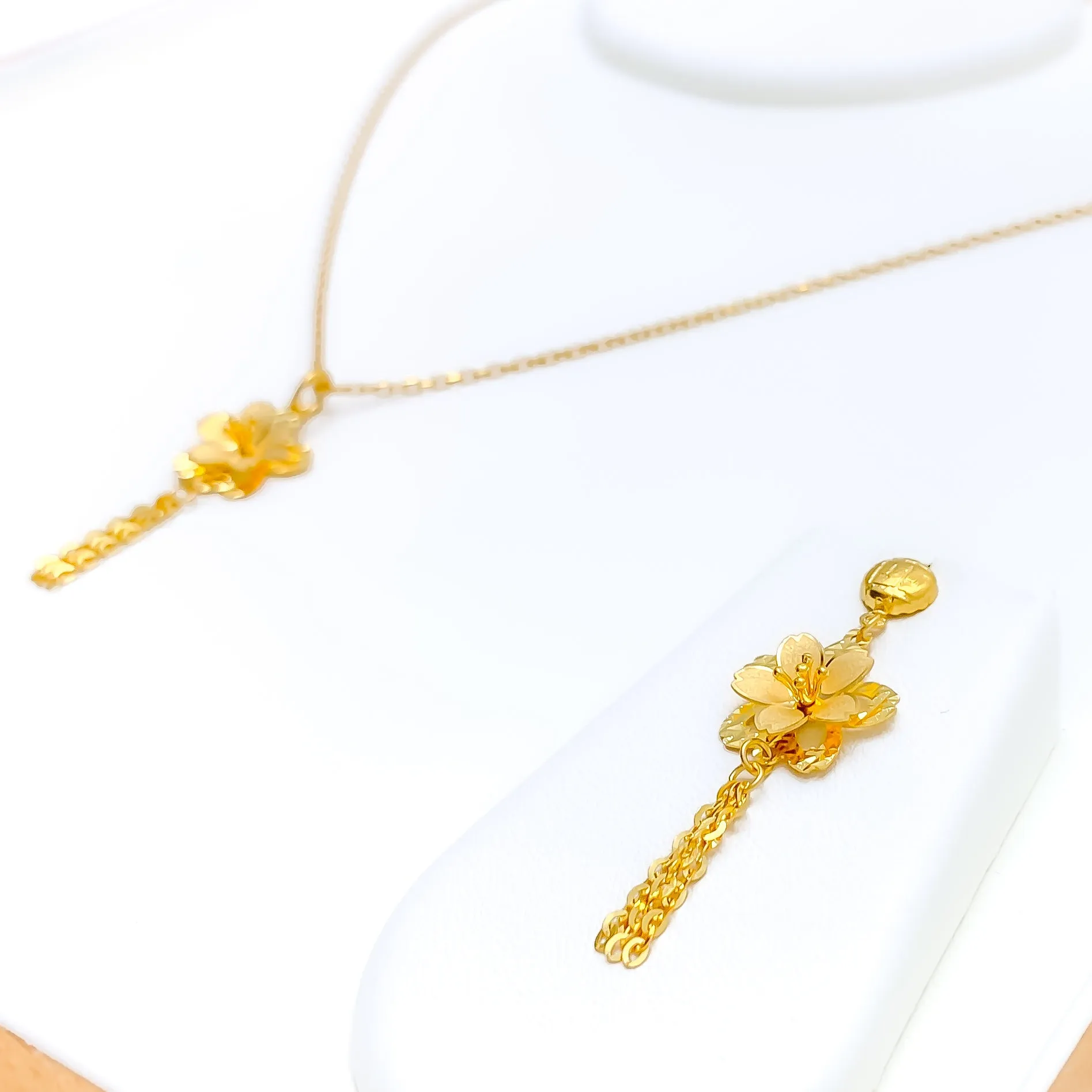 Beautiful 22K Gold Floral Pendant Set