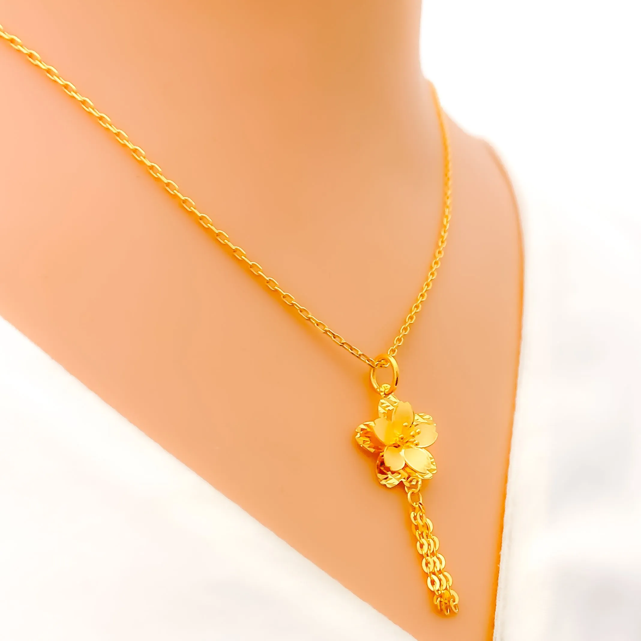 Beautiful 22K Gold Floral Pendant Set