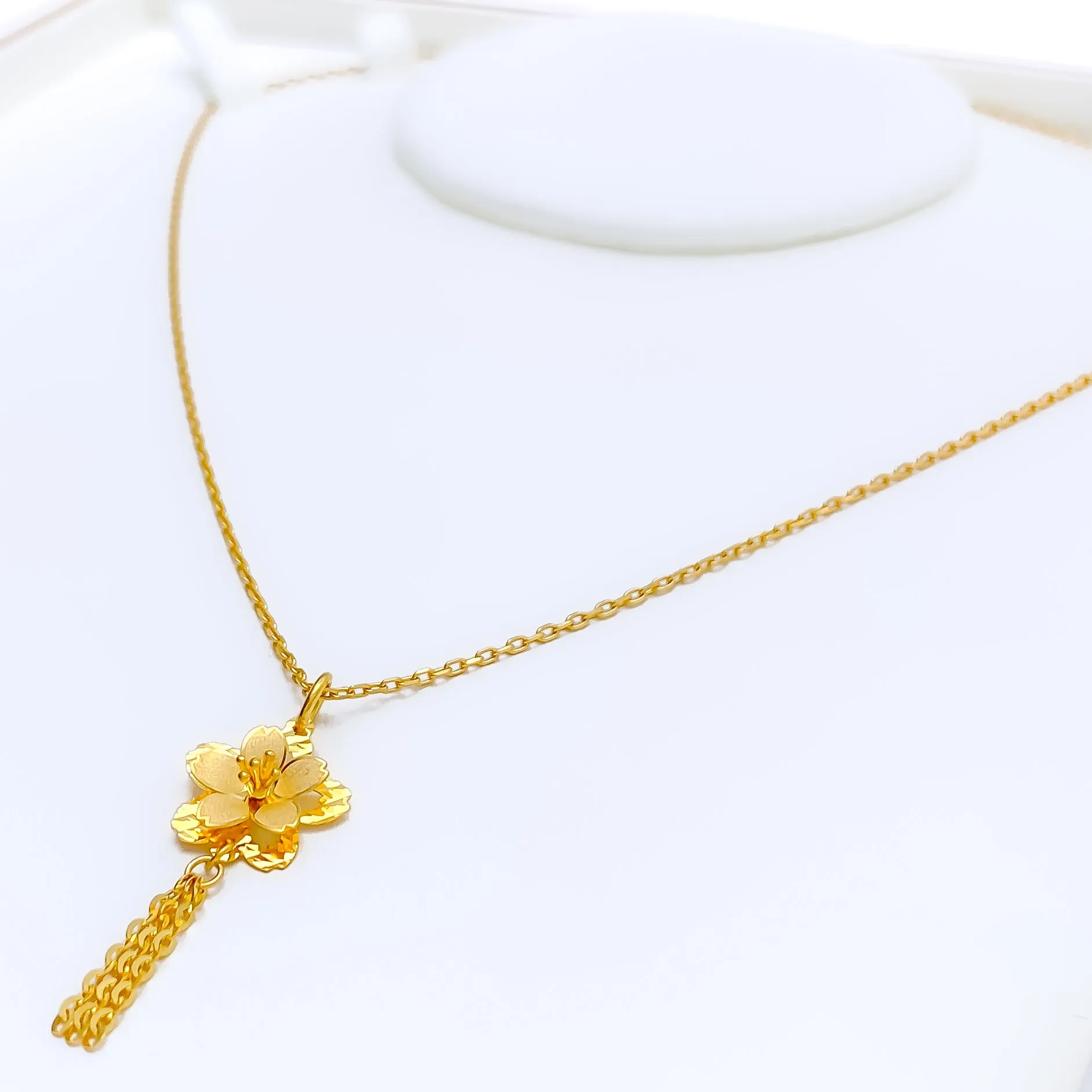 Beautiful 22K Gold Floral Pendant Set