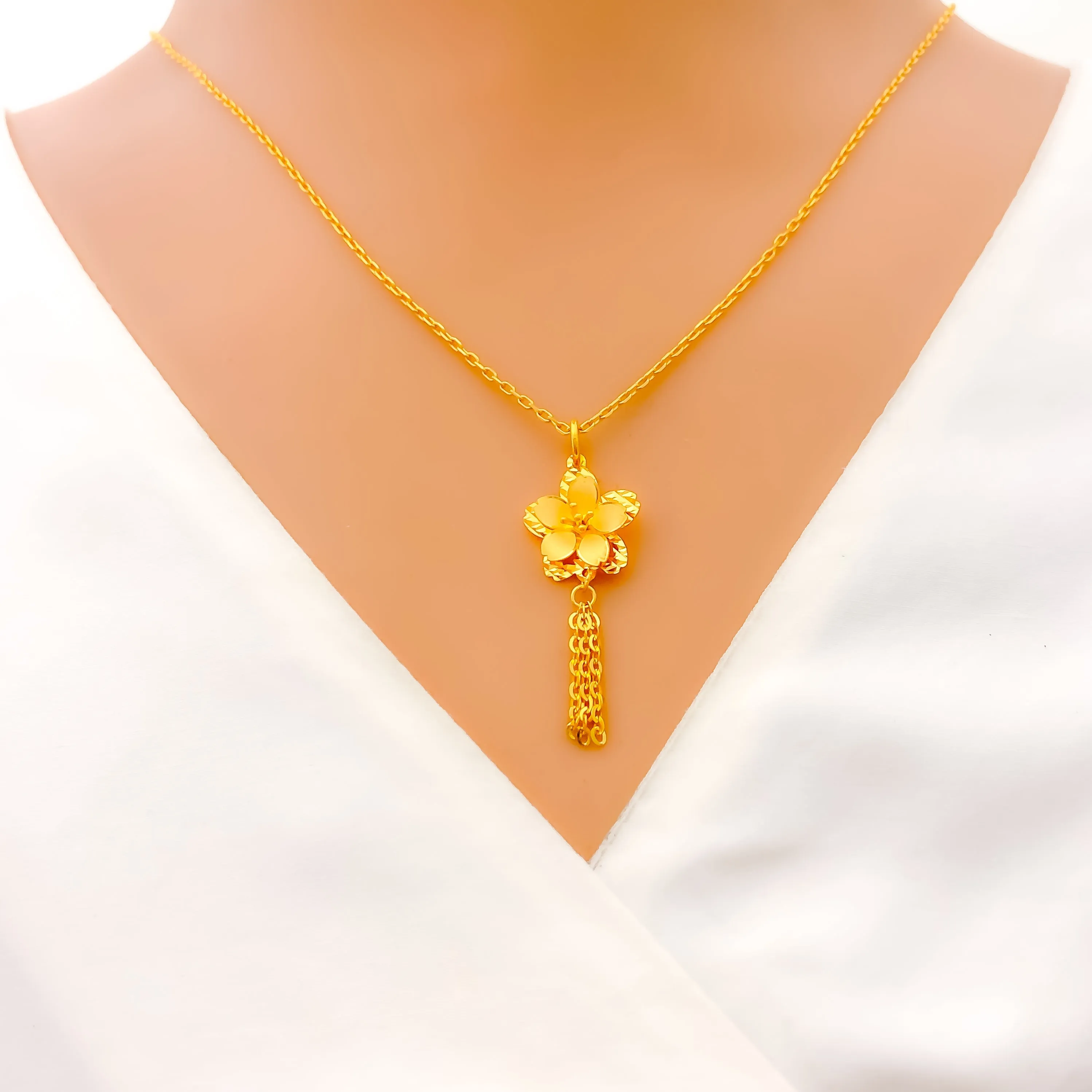 Beautiful 22K Gold Floral Pendant Set