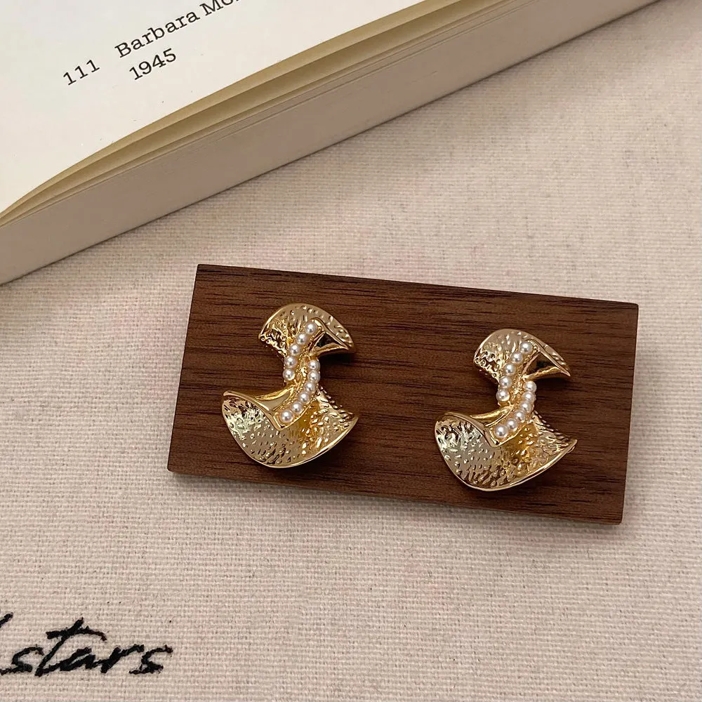 Delicate Pearl Semi Twisted Gold Stud Earrings JLT12703