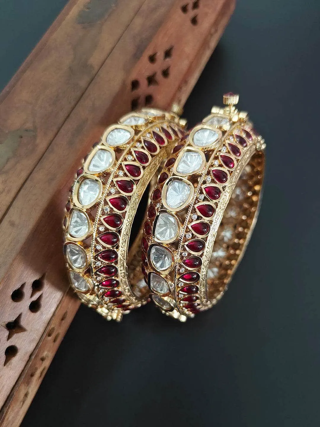 Meenakari Oval Shaped Kundan Bangles