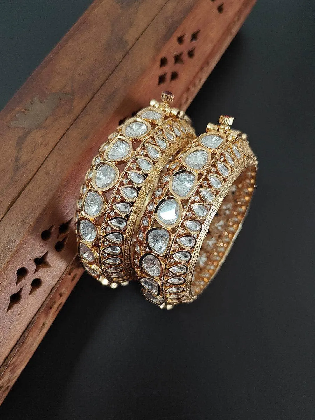 Meenakari Oval Shaped Kundan Bangles