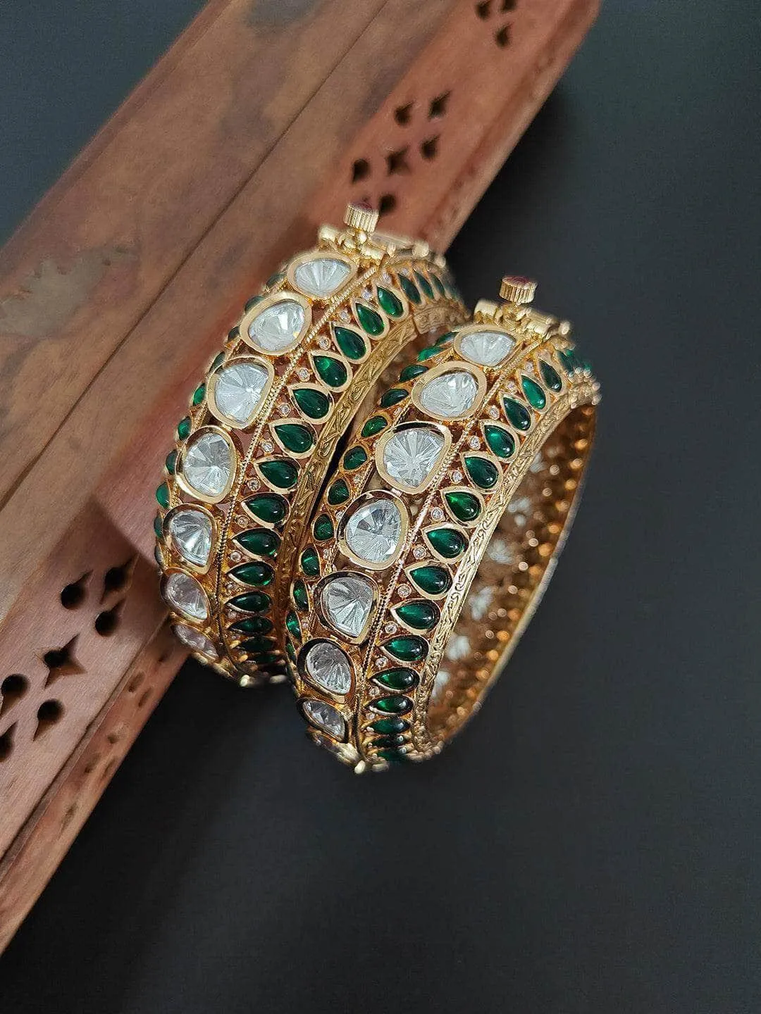 Meenakari Oval Shaped Kundan Bangles