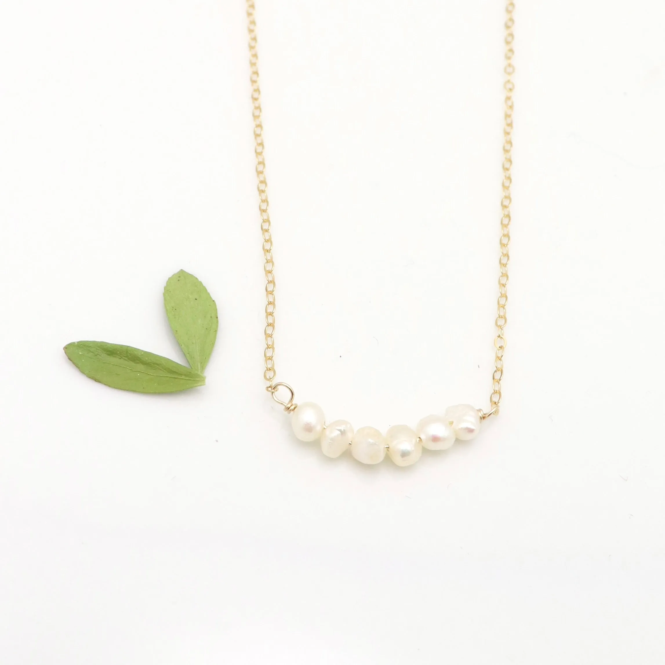 Micro Pearl Curve Necklace