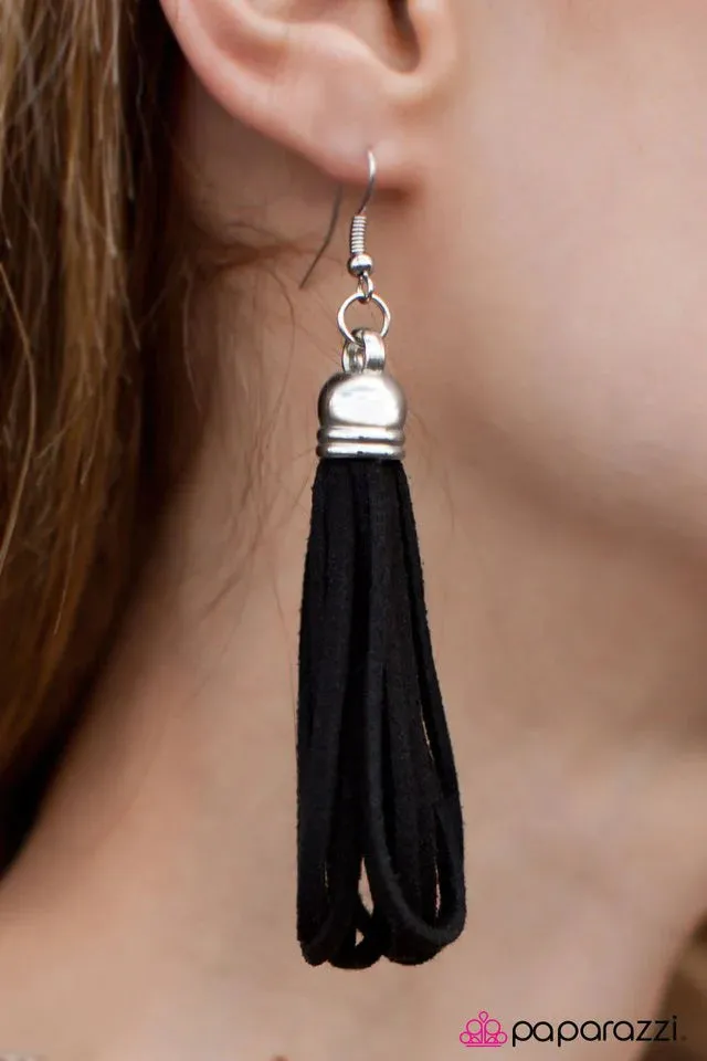 Paparazzi Earring ~ Swaying Alive - Black