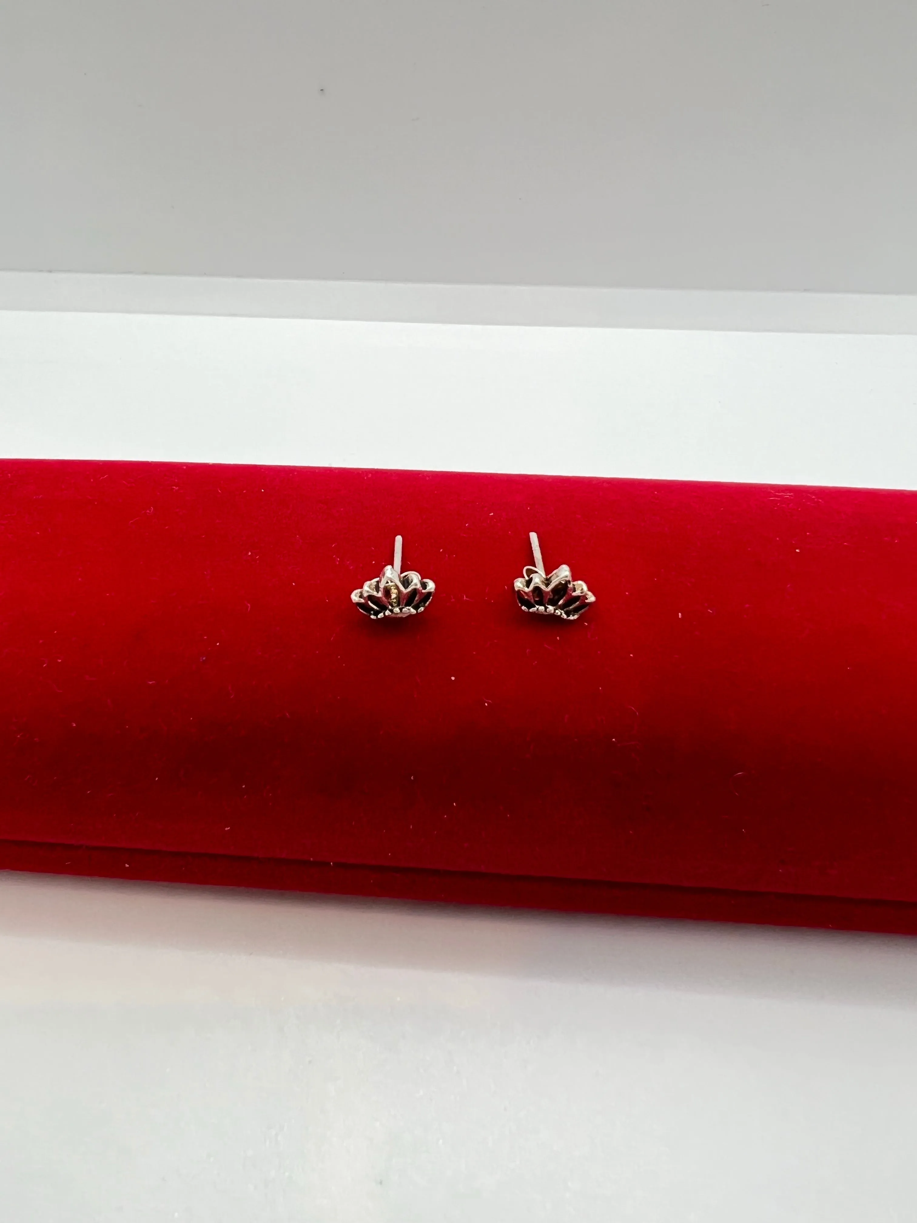 Real silver crown shape earrings