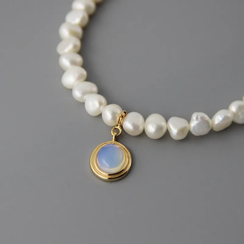 Round Medal Pearl Necklace